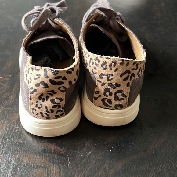 Lucky brand gray suede leopard back trim sneakers - Picture 2 of 4